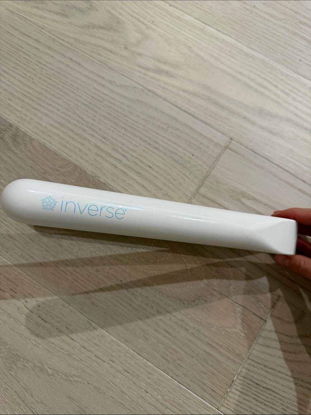 Inverse White Hair Ice Straightner